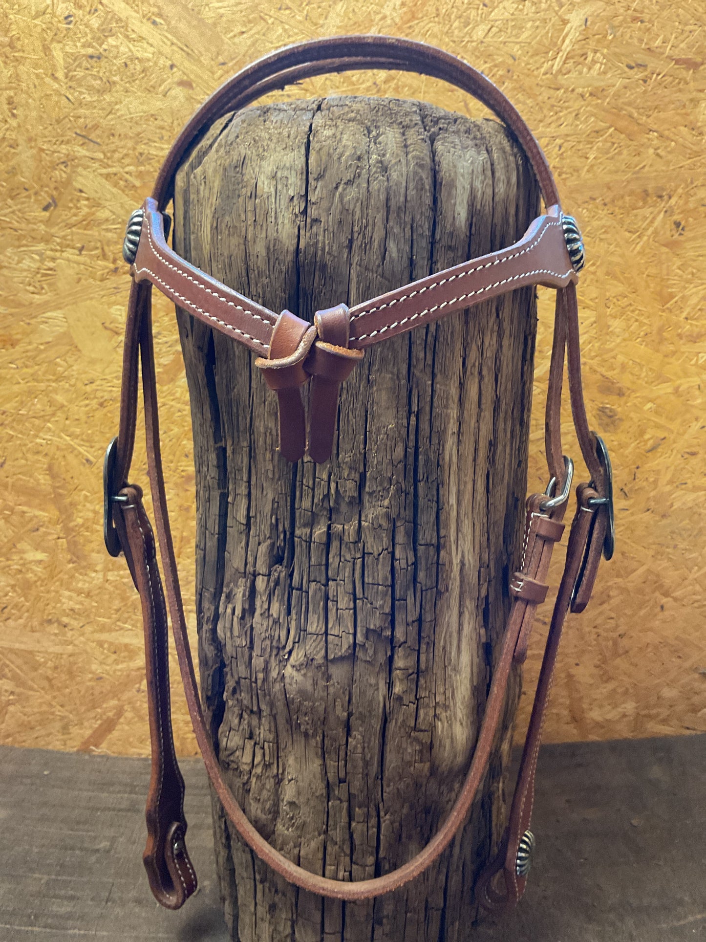 Kopfstück aus Harness Leder mit dekorativen Verschlüssen „Einzelstück“
