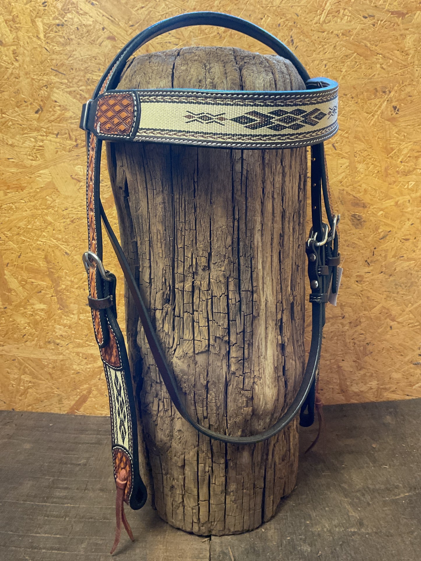 Kopfstück mit auffälligen Aztec Design