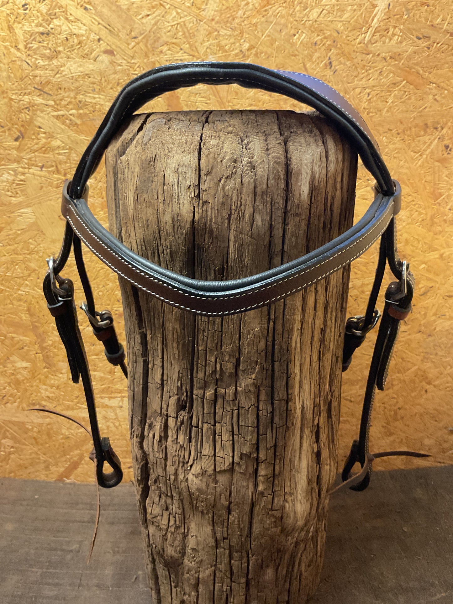 Kopfstück aus Harness Leder mit super weichem Genickstück